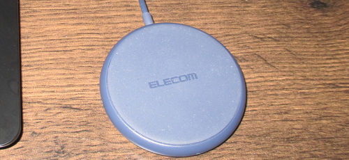 安心の、ELECOM製の、ワイヤレス充電