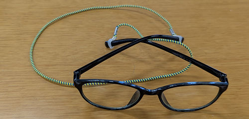 100均 老眼鏡と眼鏡ストラップ